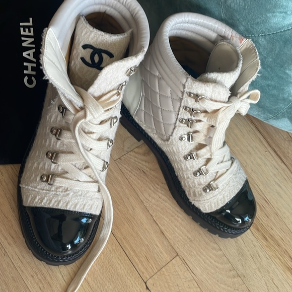 Chanel boot size 40 overall in condition - Picture 8 of 8